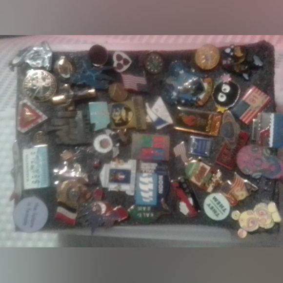 Lot of Lapel pins - Picture 2 of 7